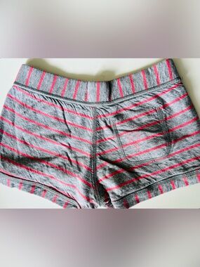 IVIVVA by LULULEMON girls size 4 shorts